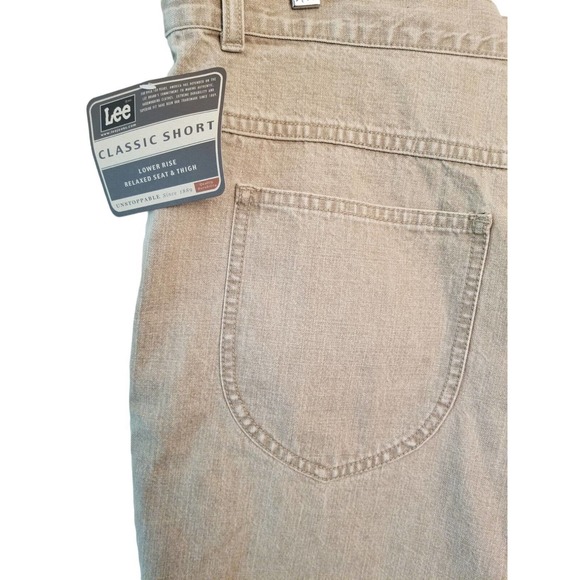 LEE Lower Rise relaxed seat Women's Shorts Size 20W 39/40 Inseam 6 inches Khaki - Picture 6 of 7